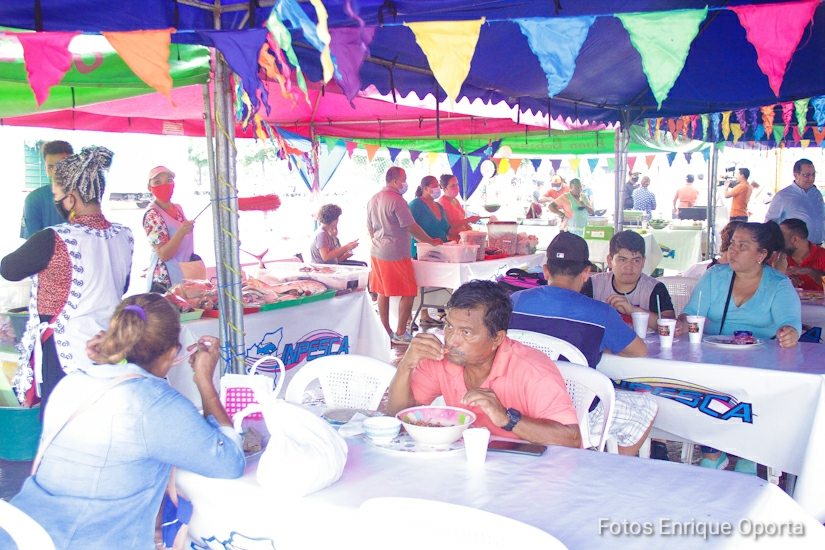 Feria del Mar celebra su cuarto aniversario en la Plaza 22 de Mayo